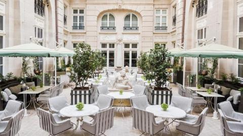 <em>Modifier Article</em> Palaces parisiens : le retour en grâce des terrasses