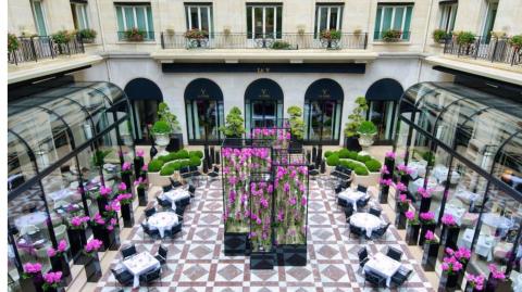 <em>Modifier Article</em> Palaces parisiens : le retour en grâce des terrasses