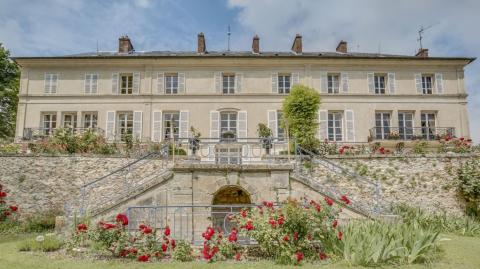 <em>Modifier Article</em> Maison de luxe à Saint-Germain-en-Laye, l'enracinement dans un fief royal
