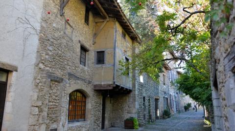 <em>Modifier Article</em> Plus beaux villages de France : Pérouges, la cité médiévale de l'Ain