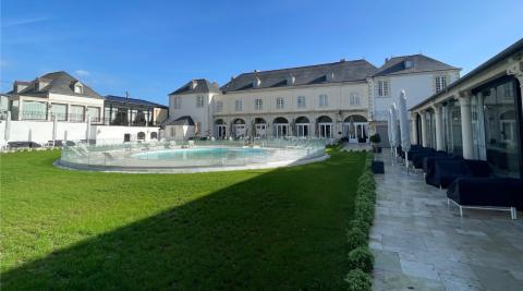 Abbaye de Villeneuve piscine