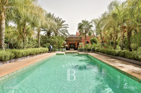 Élégante propriété située dans la prestigieuse Palmeraie. ©Barnes