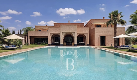 Superbe villa d'inspiration marocaine à vendre sur la route de l'Ourika à Marrakech. © Barnes