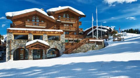 Courchevel, dans les Alpes du Nord, fait partie des stations de ski les plus chères de France. © haveseen - Getty images